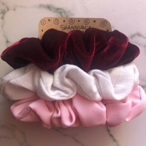 VALENTINE’S DAY SCRUNCHIE’S 3 PACK